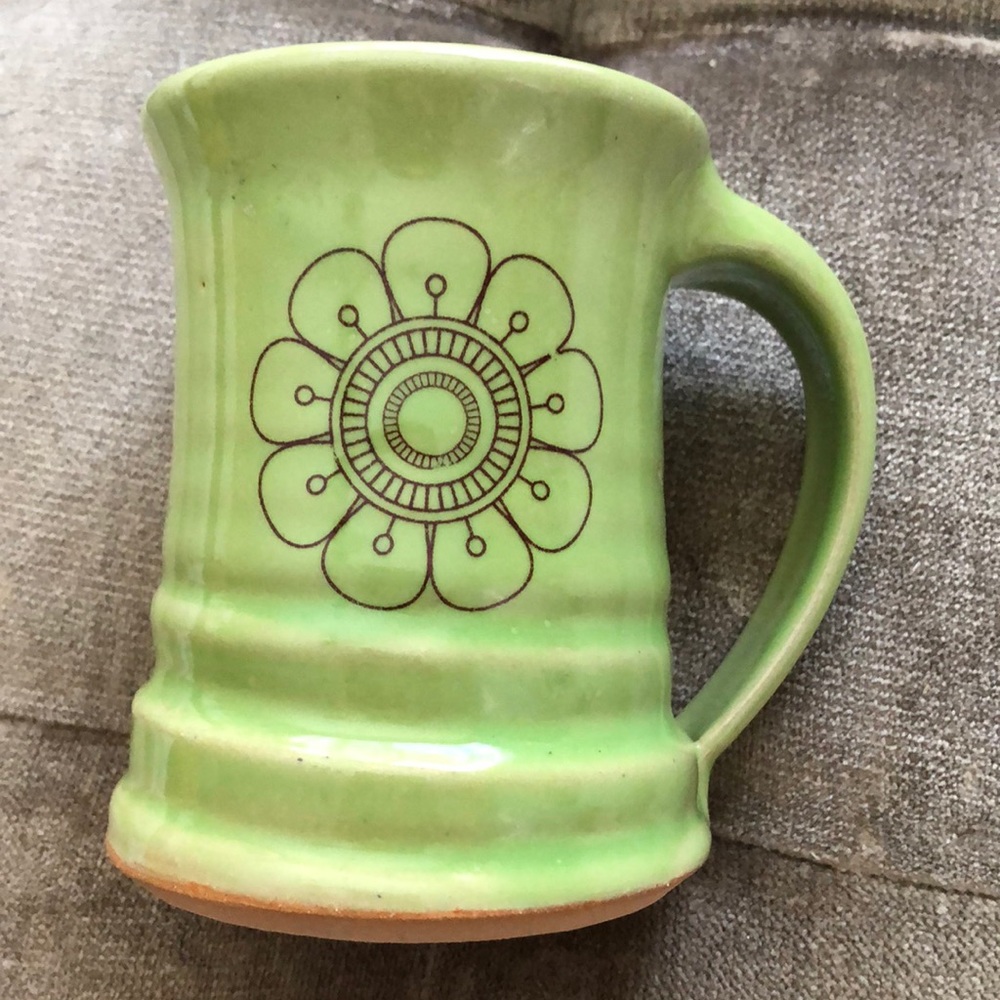 🌼Handcrafted Chartruese PA Artisan Mug